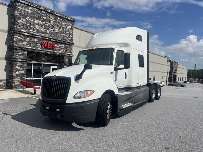 2022 International LT — photo 2
