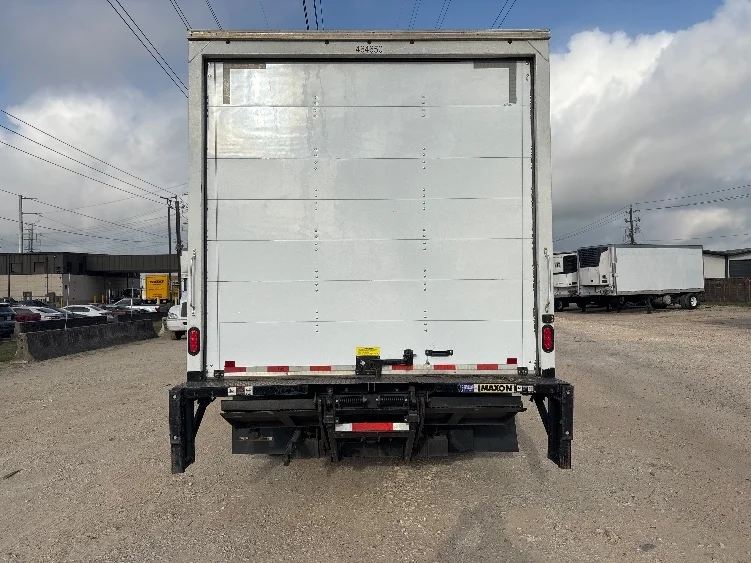 2022 Isuzu NRR - image 7