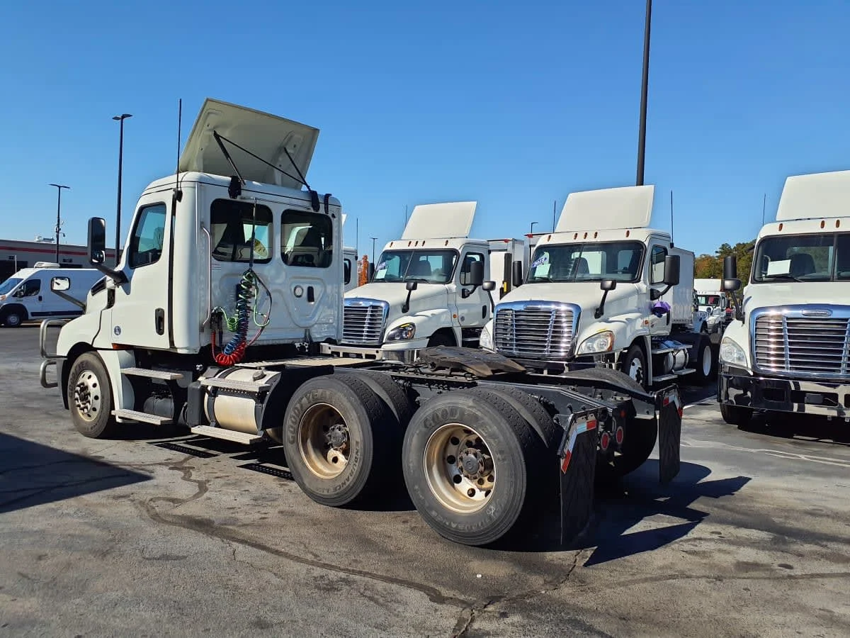 2019 Freightliner Cascadia in Atlanta, GA — photo 6