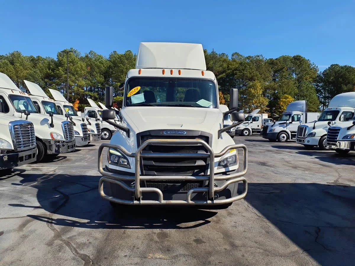 2019 Freightliner Cascadia in Atlanta, GA — photo 2