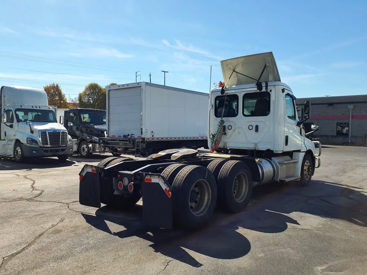 2019 Freightliner Cascadia in Atlanta, GA — photo 4