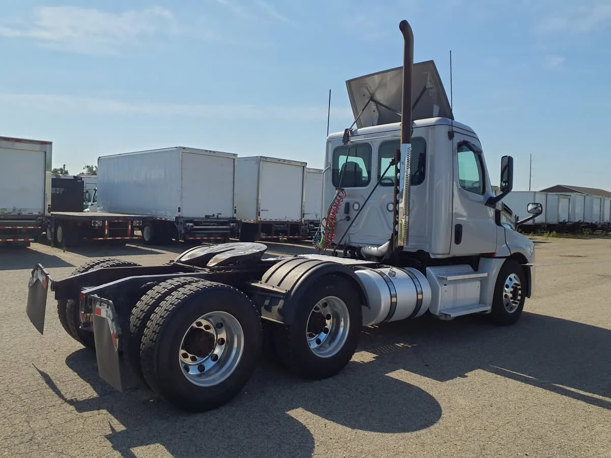 2020 Freightliner Cascadia in Wayland, MI — photo 4