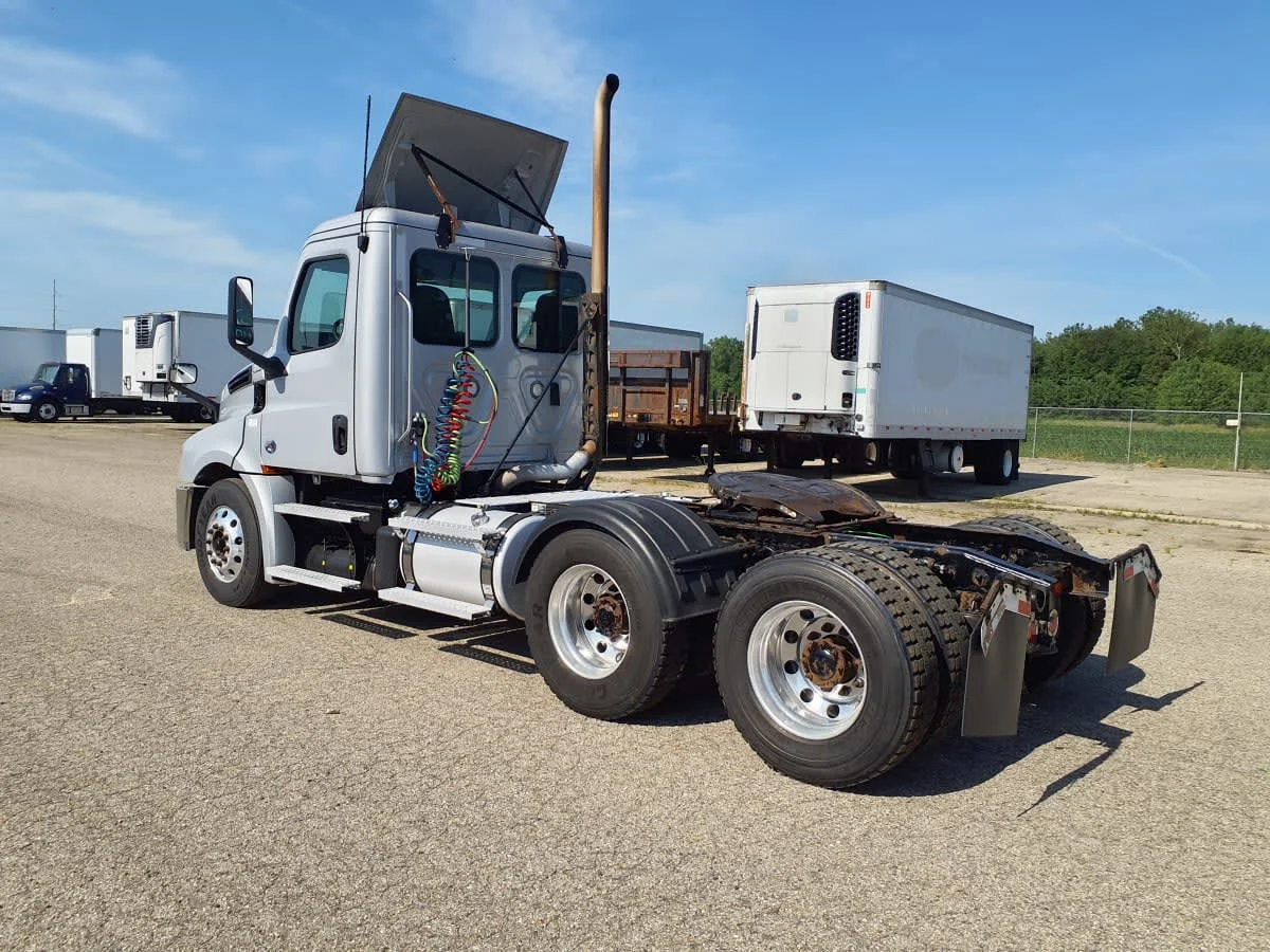 2020 Freightliner Cascadia in Wayland, MI — photo 6