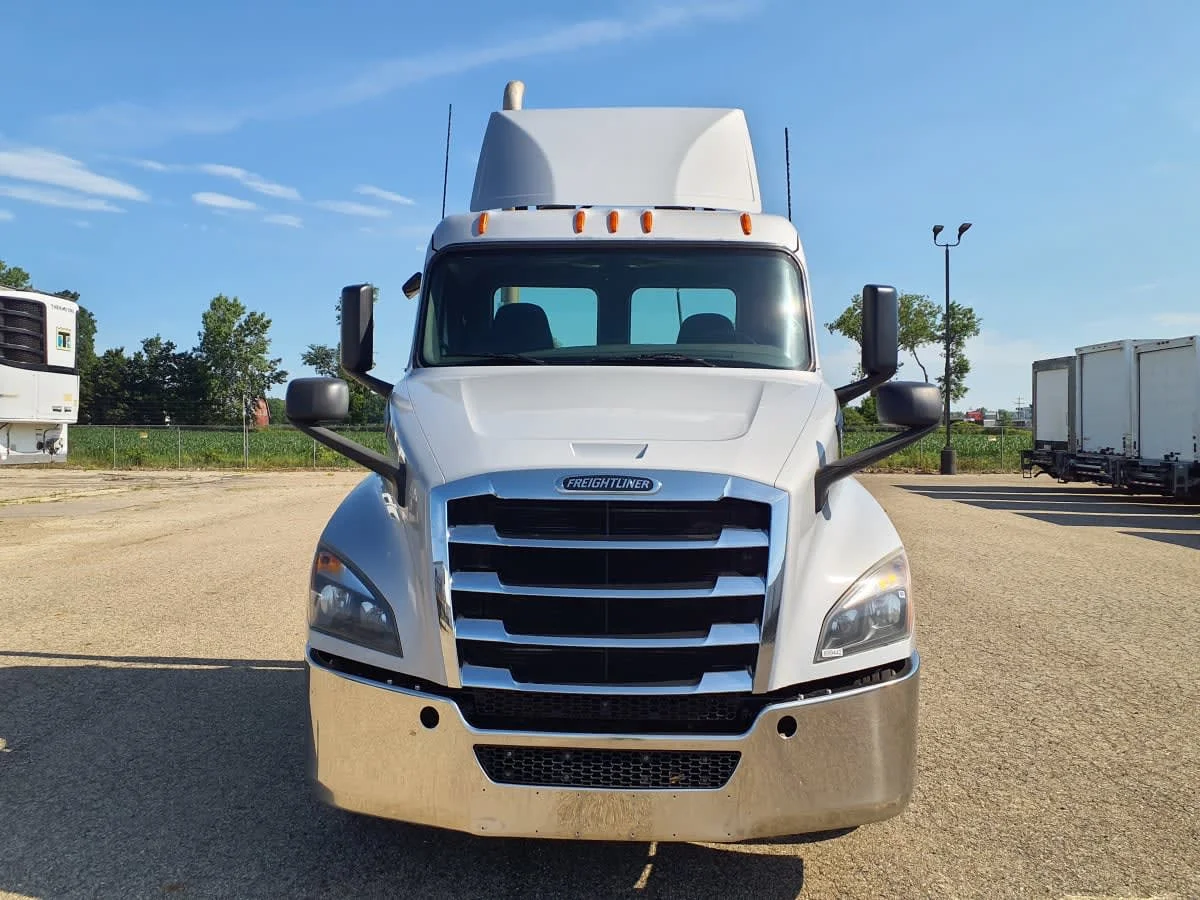 2020 Freightliner Cascadia in Wayland, MI — photo 2