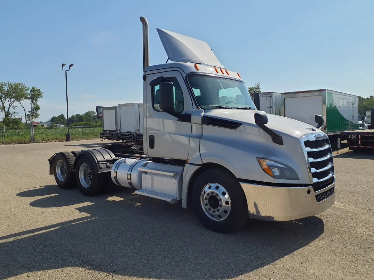 2020 Freightliner Cascadia in Wayland, MI — photo 3