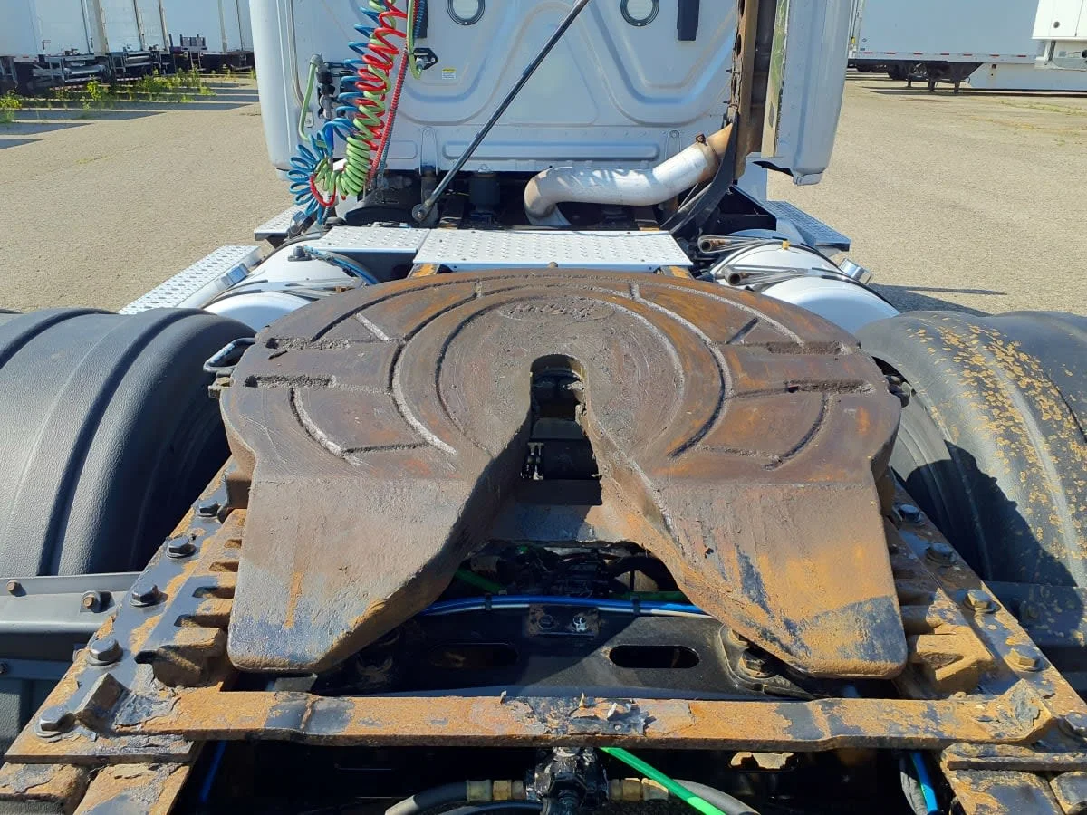 2020 Freightliner Cascadia in Wayland, MI — photo 12