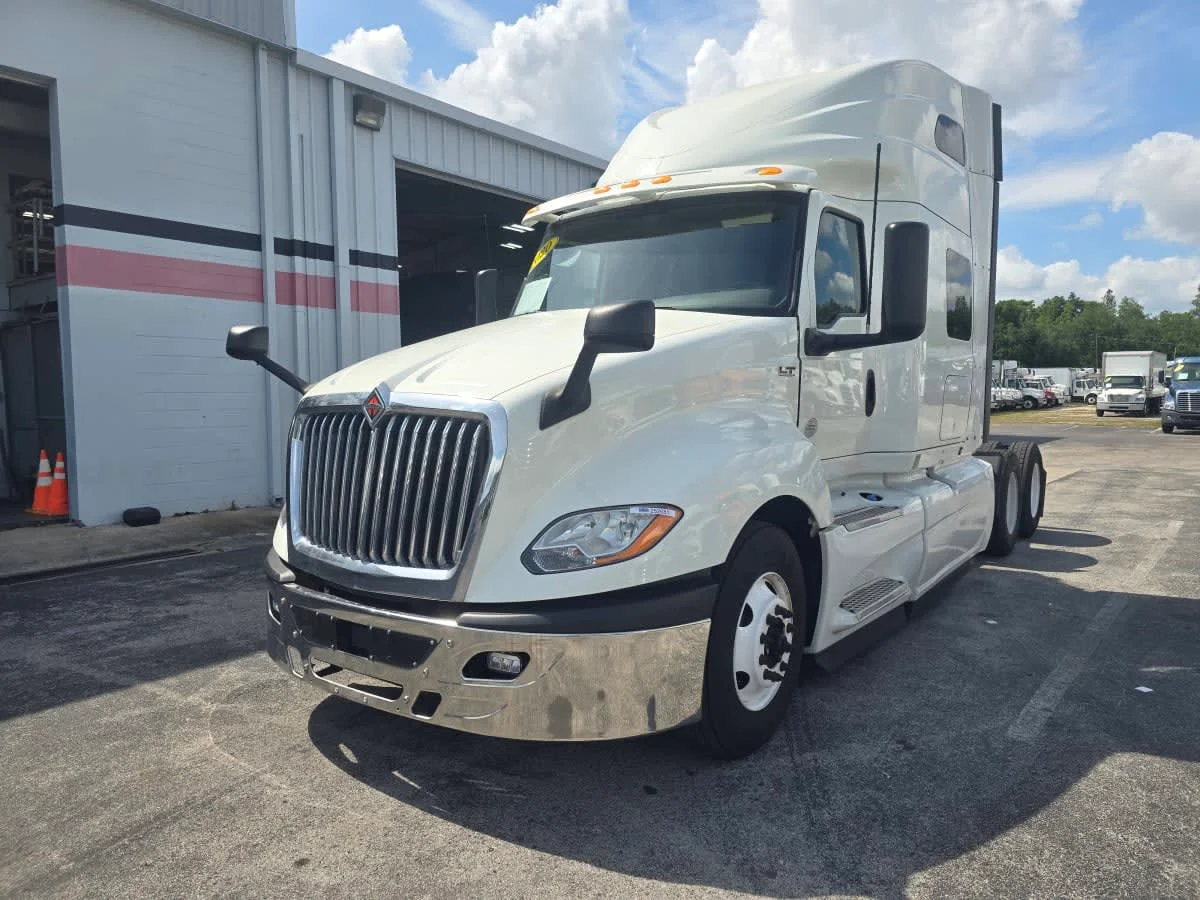 2020 International LT in Tampa, FL — photo 3