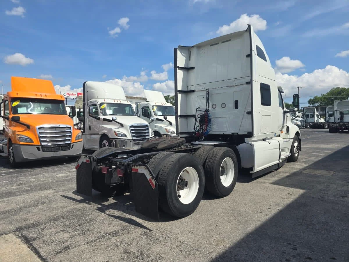 2020 International LT in Tampa, FL — photo 6
