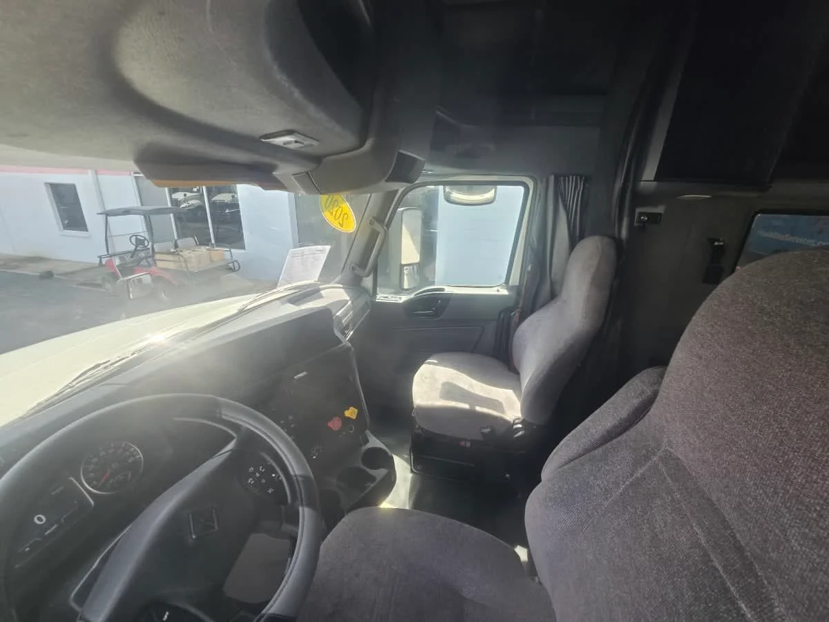 2020 International LT in Tampa, FL — photo 7