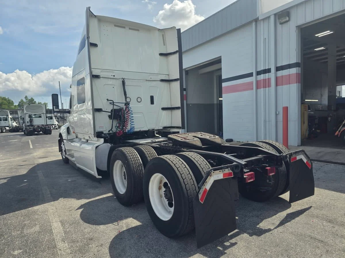 2020 International LT in Tampa, FL — photo 4