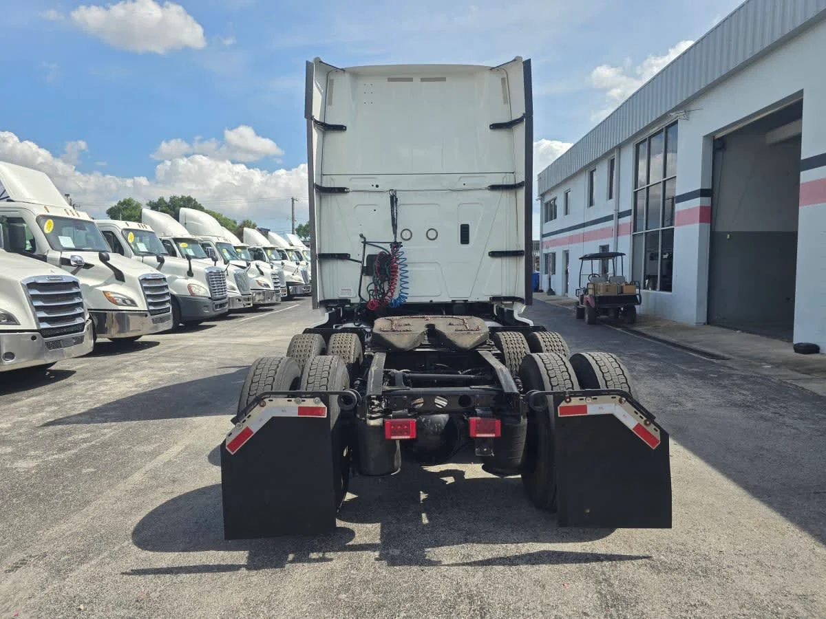 2020 International LT in Tampa, FL — photo 5