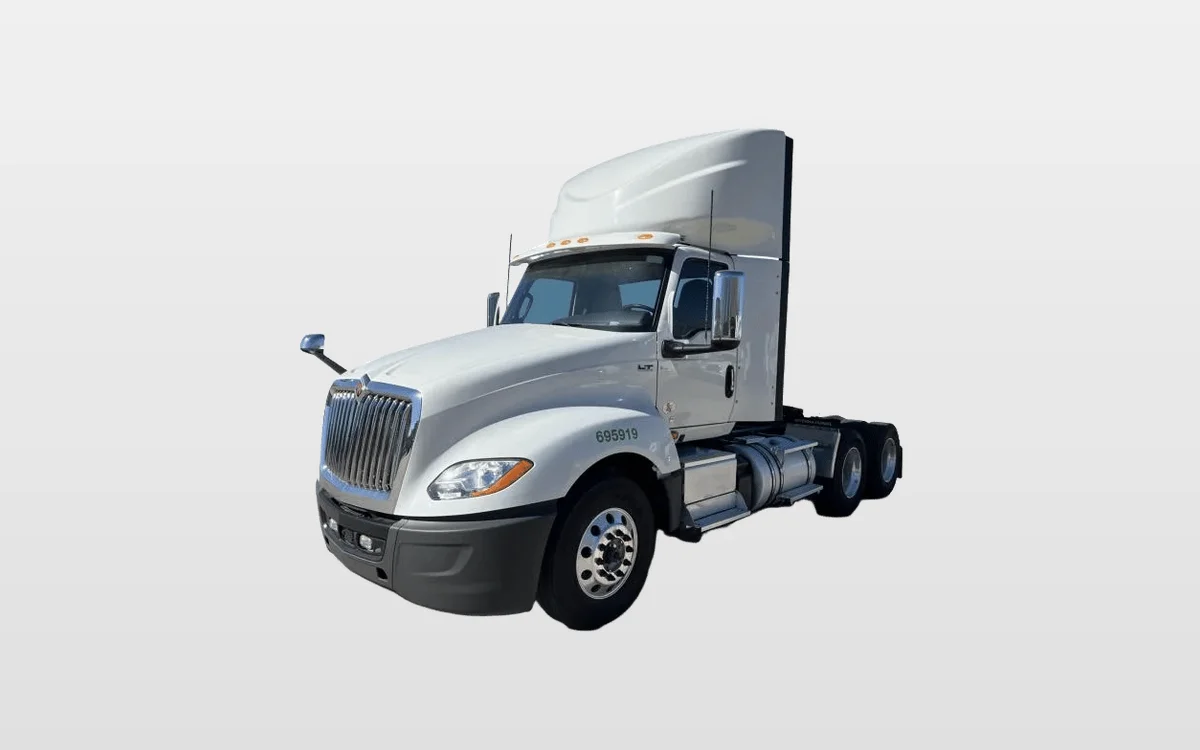 2019 International LT - image 1