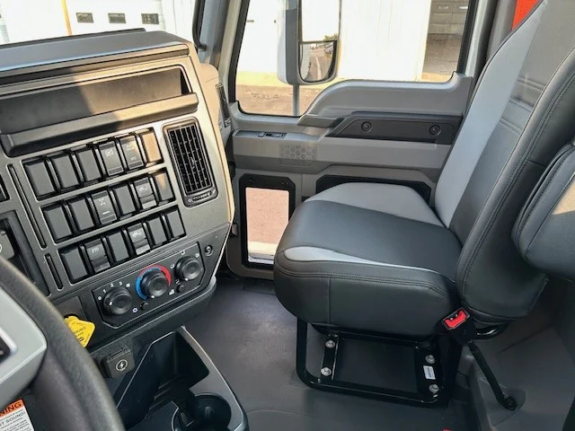 2025 Mack Anthem in Fort Worth, TX — photo 14