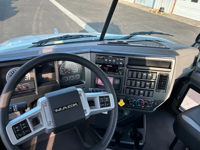 2025 Mack Anthem in Fort Worth, TX — photo 15