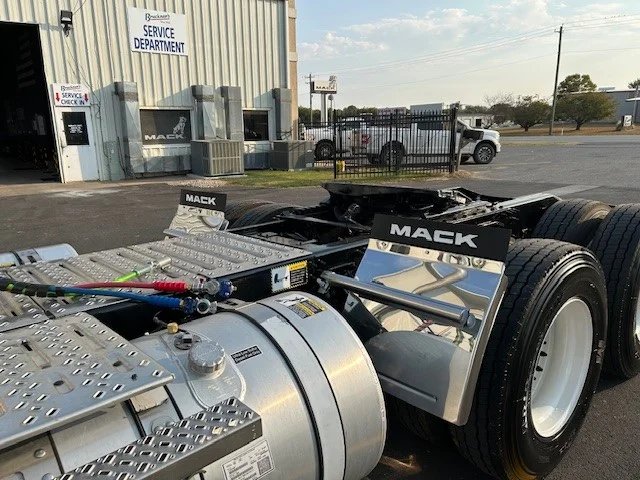 2025 Mack Anthem in Fort Worth, TX — photo 11
