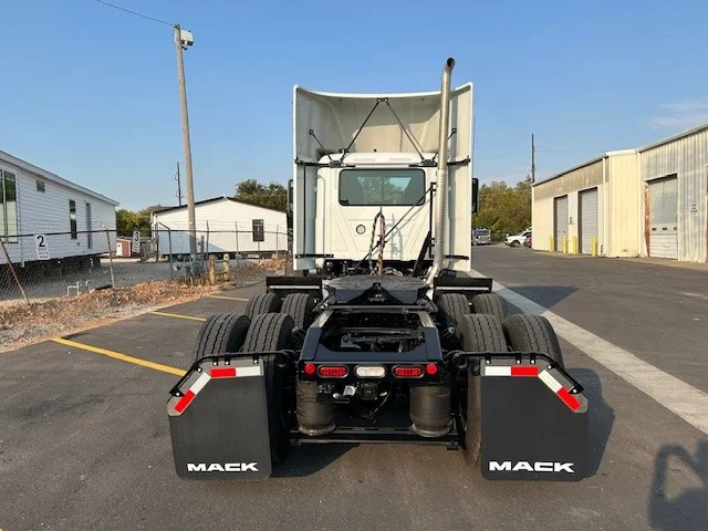 2025 Mack Anthem in Fort Worth, TX — photo 6