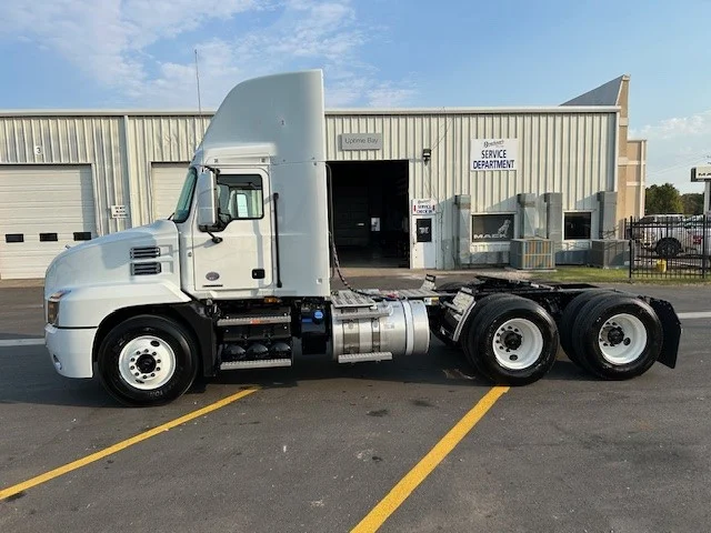 2025 Mack Anthem in Fort Worth, TX — photo 4