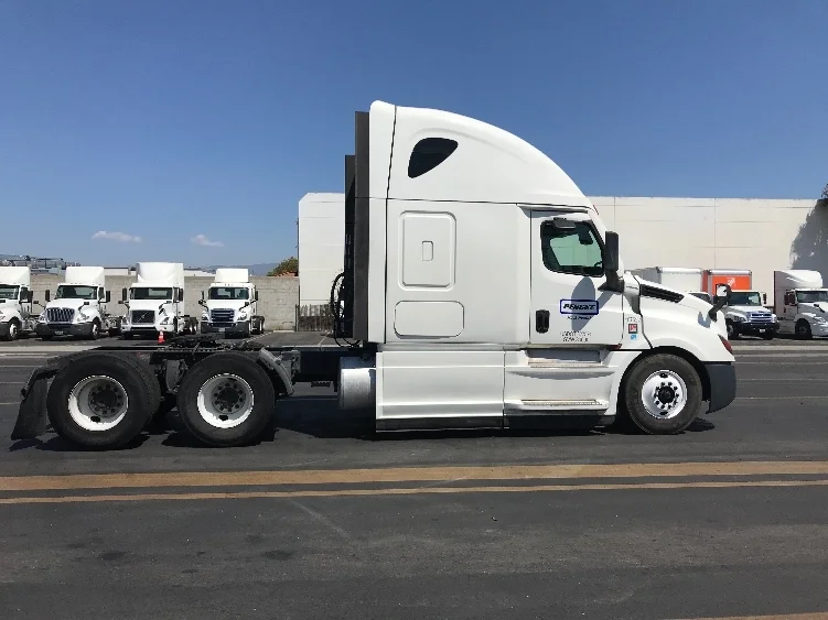 2024 Freightliner Cascadia - image 8