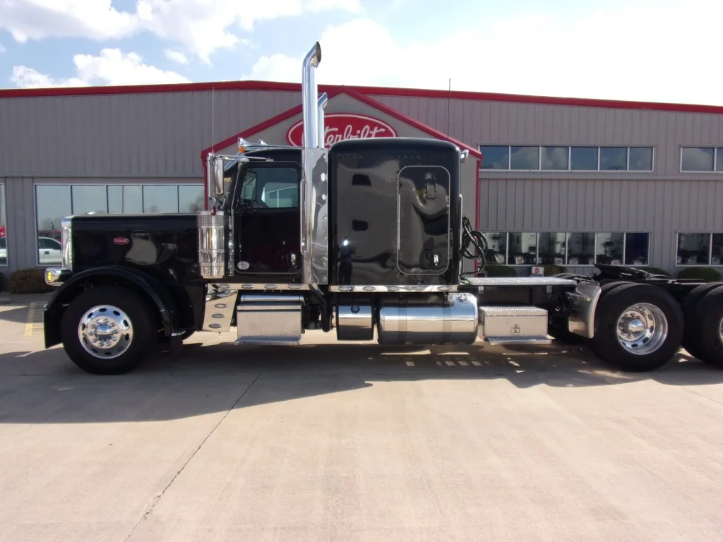 2019 Peterbilt 389 in Fort Smith, AR — photo 6