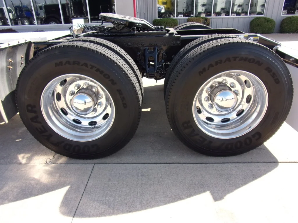 2019 Peterbilt 389 in Fort Smith, AR — photo 12