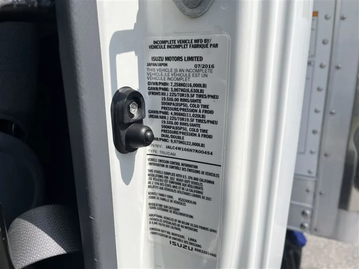 2017 Isuzu NPR - image 10