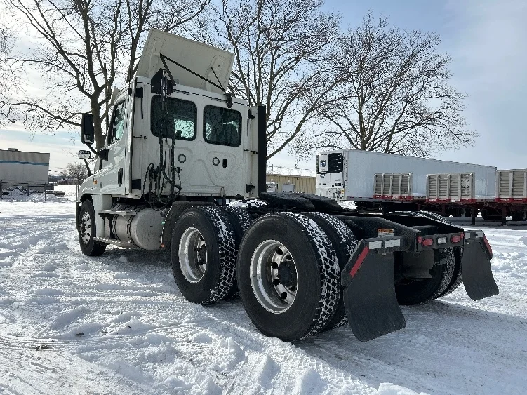 2019 Freightliner Cascadia in Harrisburg, PA — photo 5