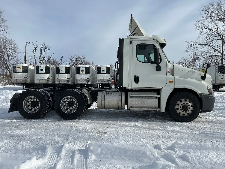 2019 Freightliner Cascadia in Harrisburg, PA — photo 8