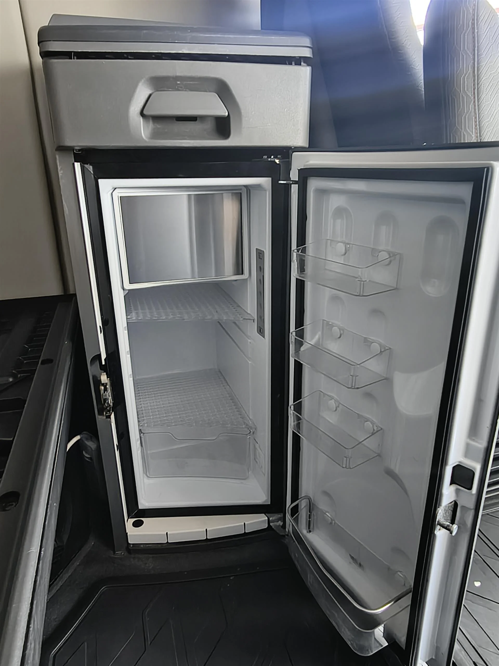 2022 Volvo VNL 760 - image 14