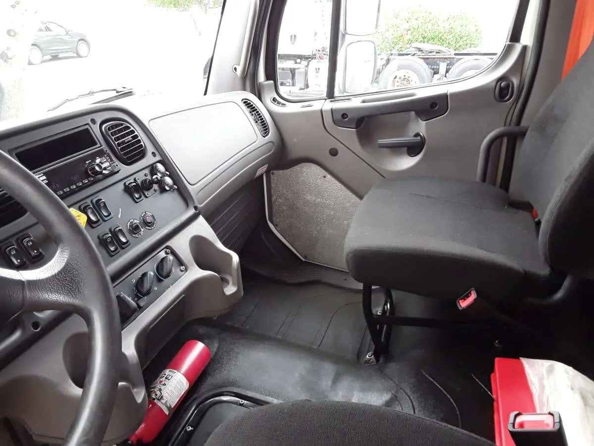 2020 Freightliner M2 106 in Altoona, IA — photo 7