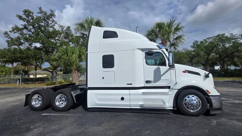 2027 Peterbilt 579 in Fort Pierce, FL — photo 3