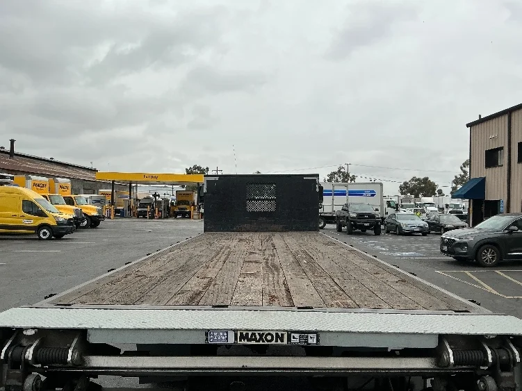 2018 Freightliner M2 106 - image 8