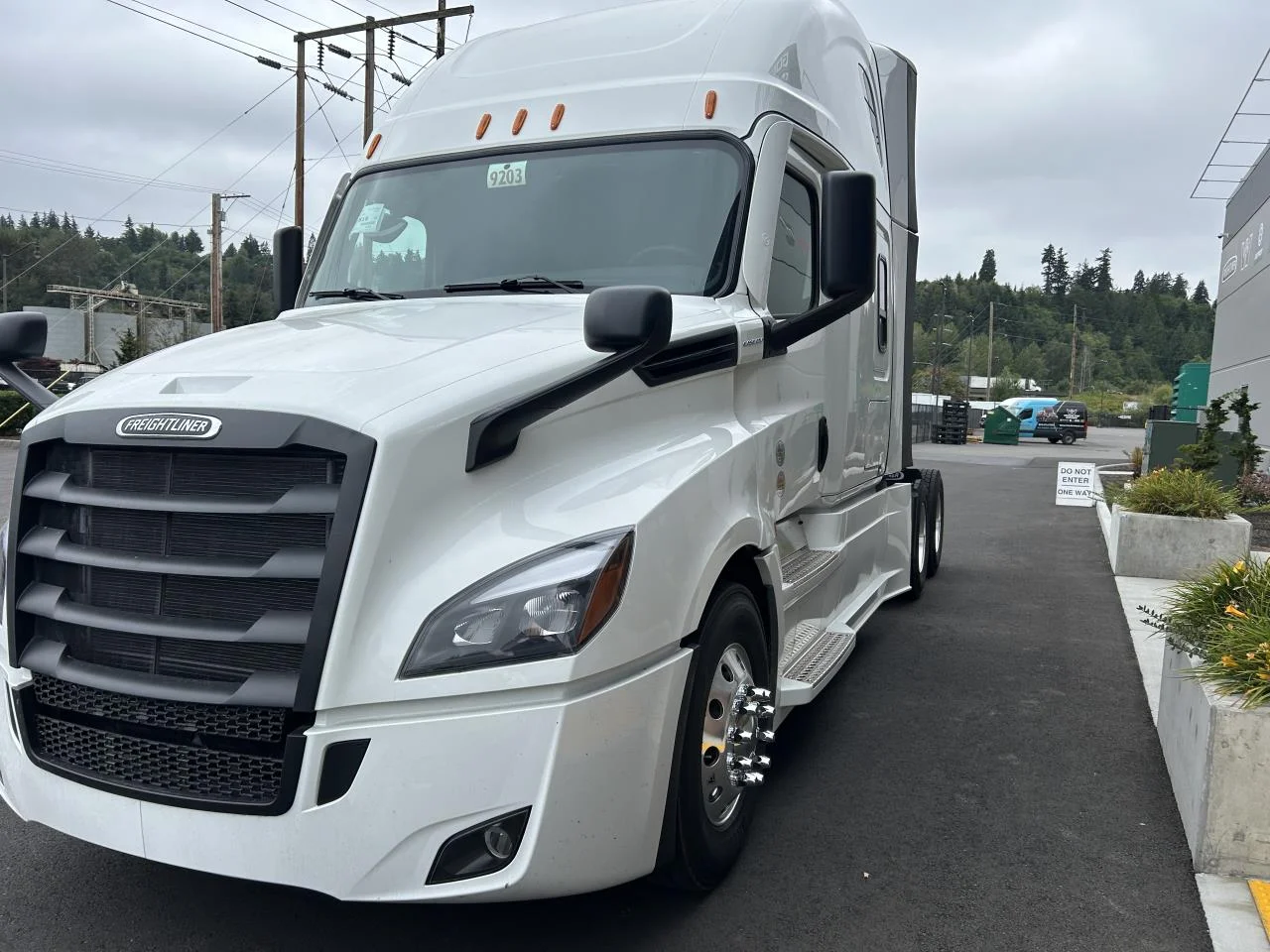 2027 Freightliner Cascadia in Mount Vernon, WA — photo 3