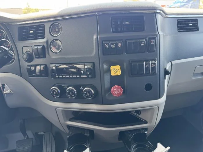 2022 Peterbilt 579 - image 22