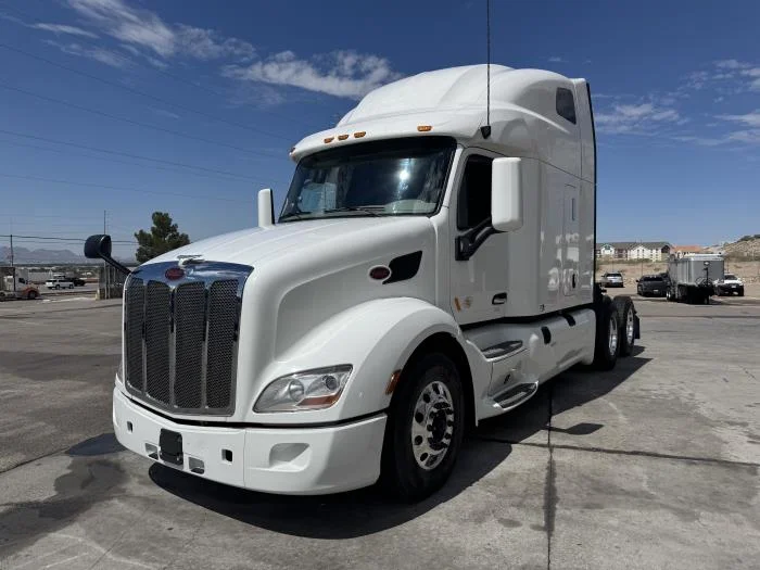 2022 Peterbilt 579 - image 2
