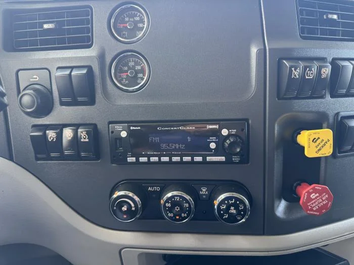 2022 Peterbilt 579 - image 23