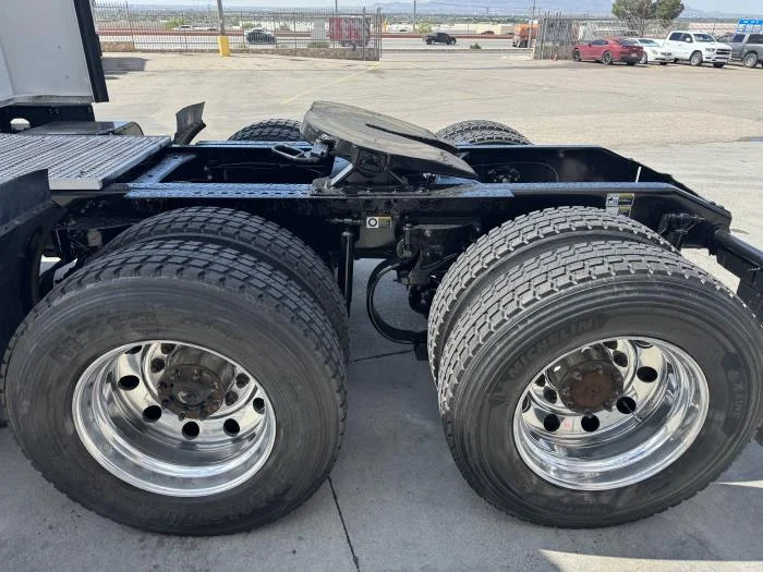 2022 Peterbilt 579 - image 10
