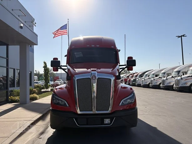 2023 Kenworth T680 in Salt Lake City, UT — photo 6