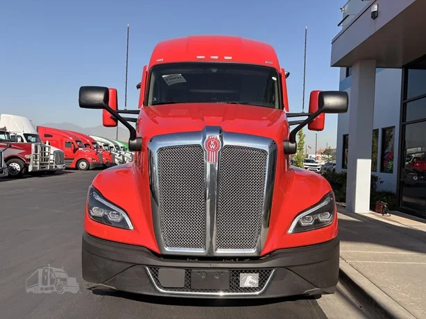 2023 Kenworth T680 in Salt Lake City, UT — photo 2