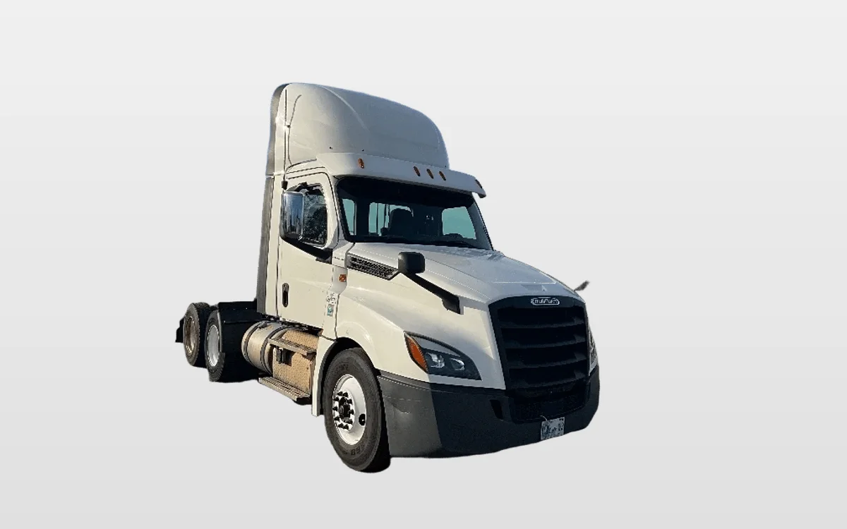 2020 Freightliner Cascadia - image 1