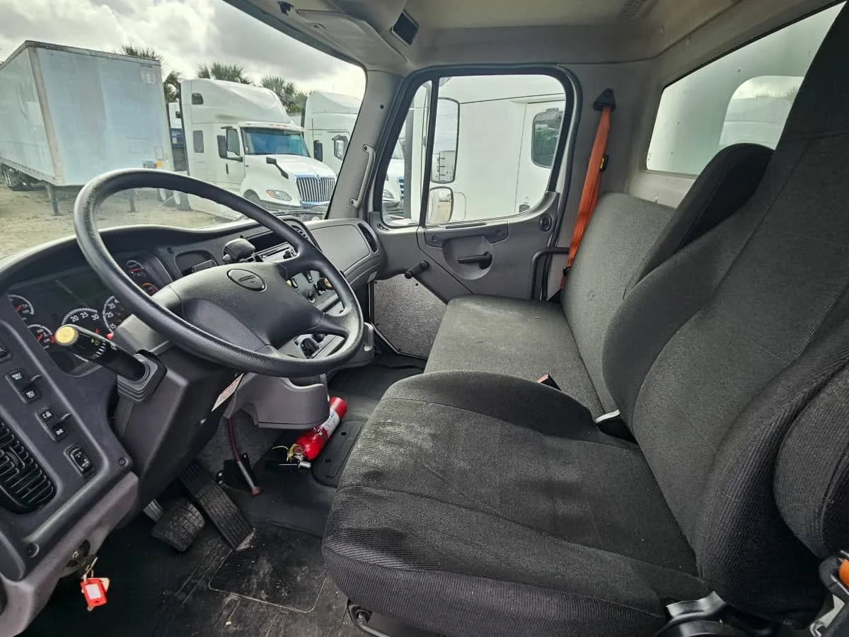 2018 Freightliner M2 106 - image 7