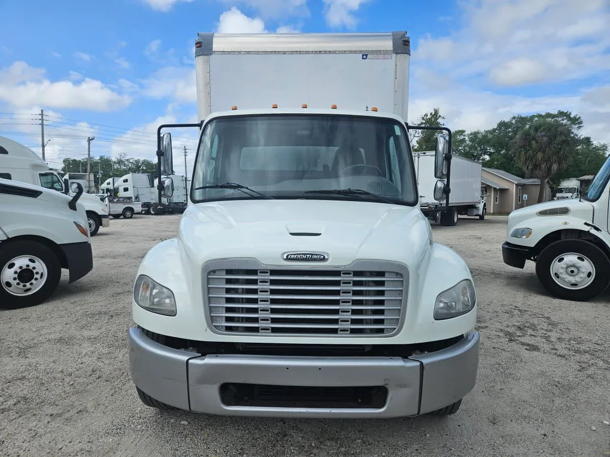 2018 Freightliner M2 106 - image 2