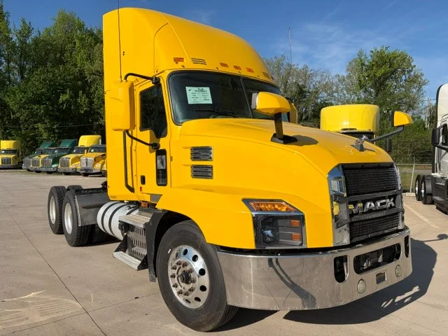 2019 Mack Anthem - image 2