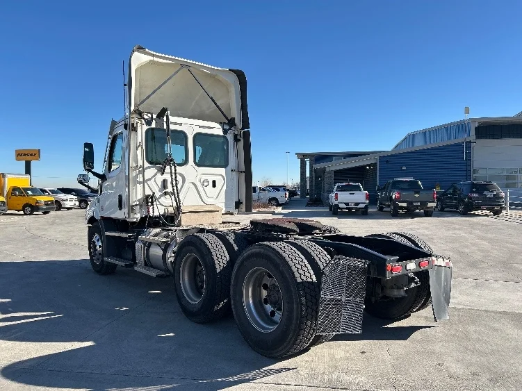2021 Freightliner Cascadia in Aurora, CO — photo 5