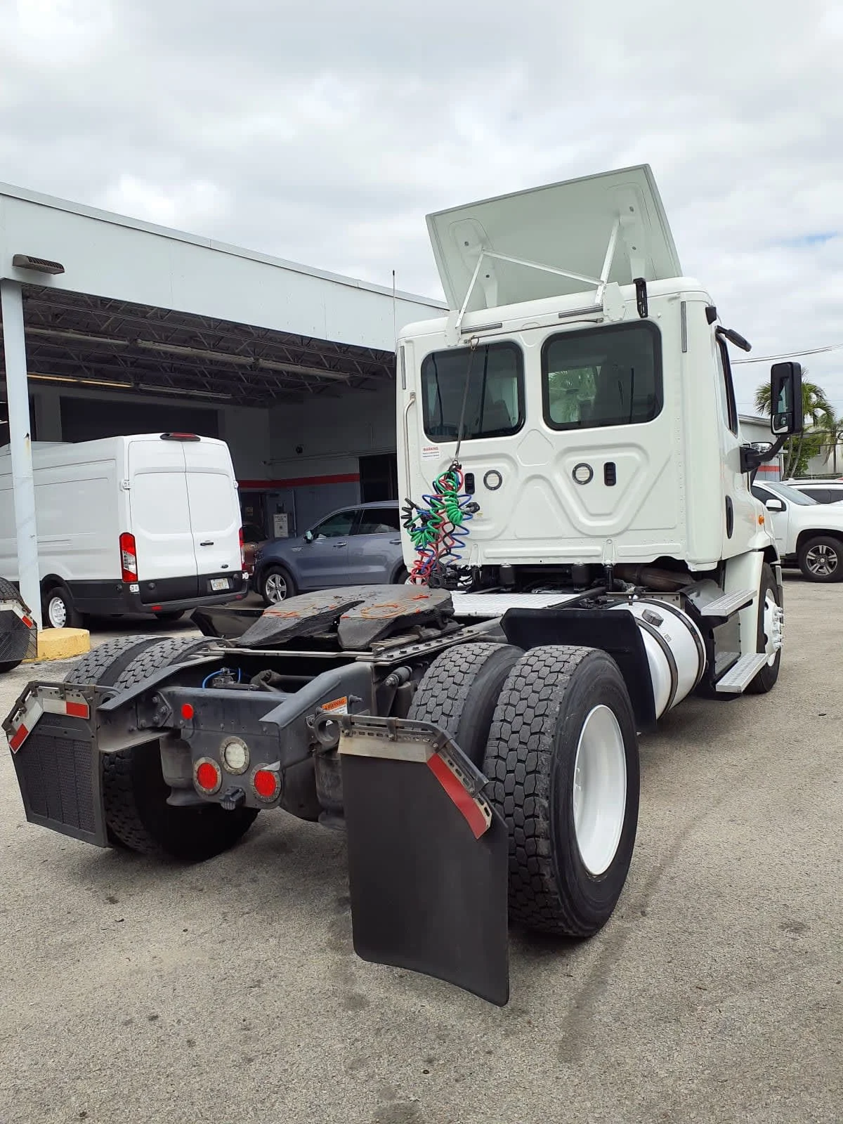 2018 Freightliner Cascadia in Miami, FL — photo 4