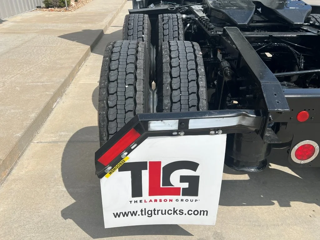 2021 Freightliner Cascadia - image 9