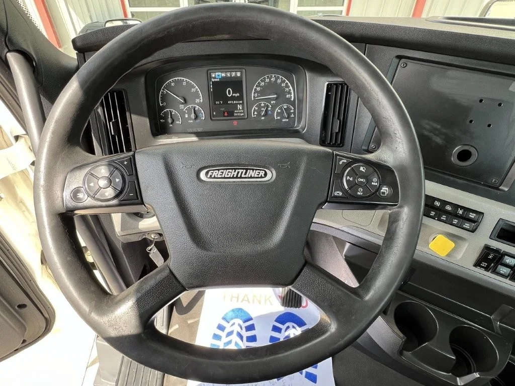 2021 Freightliner Cascadia - image 13