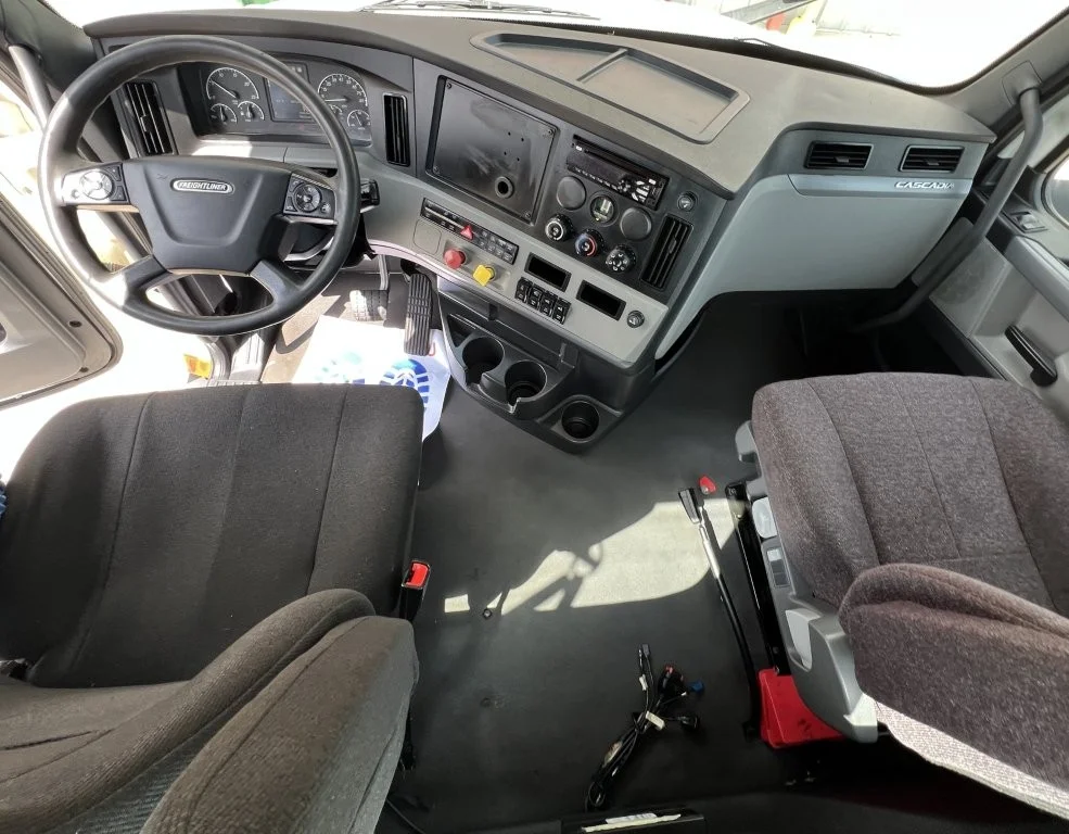 2021 Freightliner Cascadia - image 15