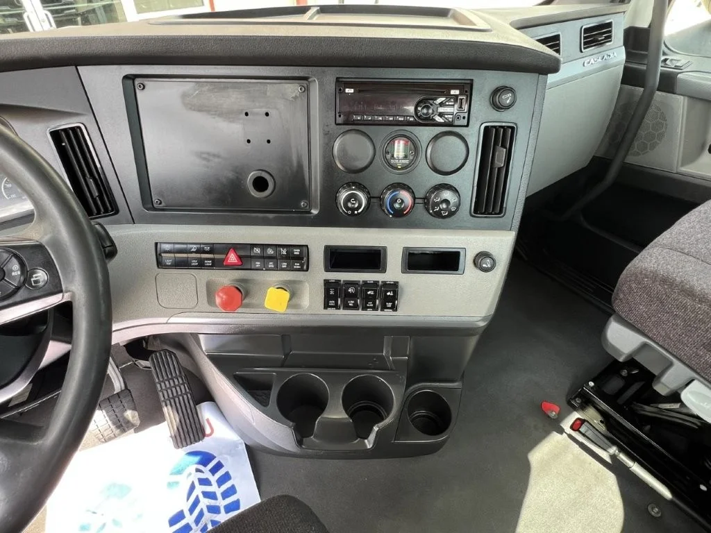 2021 Freightliner Cascadia - image 14