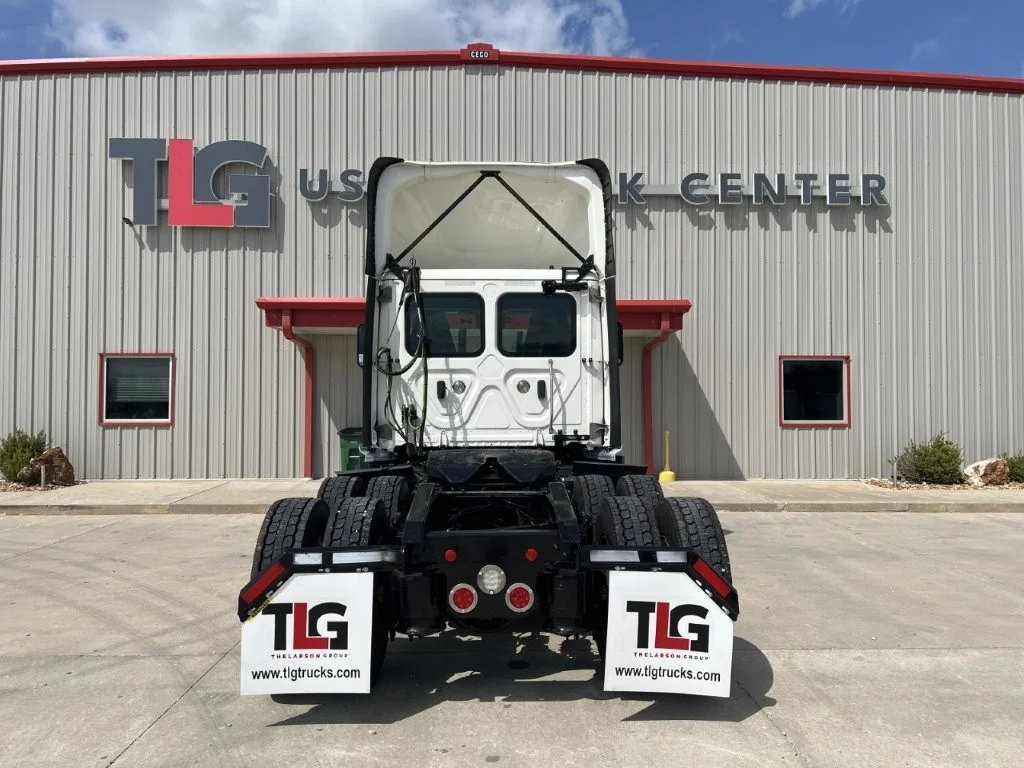 2021 Freightliner Cascadia - image 5