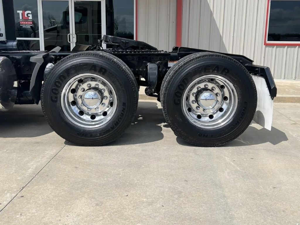 2021 Freightliner Cascadia - image 12